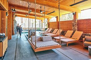 Rush Creek Lodge and Spa at Yosemite