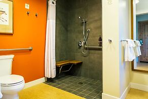 Rush Creek Lodge and Spa at Yosemite