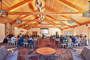 Rush Creek Lodge and Spa at Yosemite
