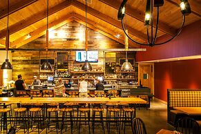 Rush Creek Lodge and Spa at Yosemite