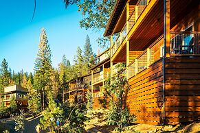 Rush Creek Lodge and Spa at Yosemite