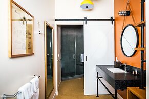 Rush Creek Lodge and Spa at Yosemite