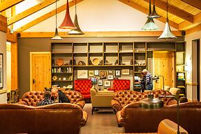 Rush Creek Lodge and Spa at Yosemite