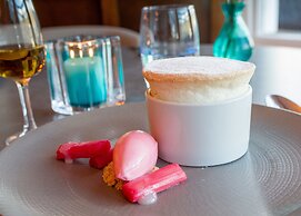 Lakeside Hotel & Spa