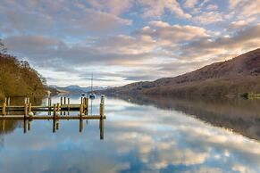 Lakeside Hotel & Spa