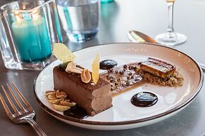 Lakeside Hotel & Spa