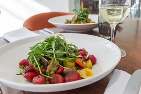 Lakeside Hotel & Spa