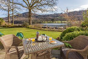 Lakeside Hotel & Spa