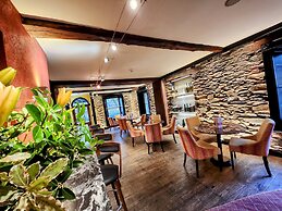 Lakeside Hotel & Spa