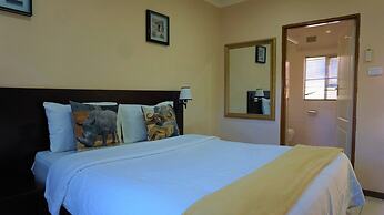 Tasha Lodge and Tours