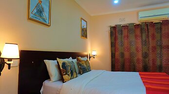 Tasha Lodge and Tours