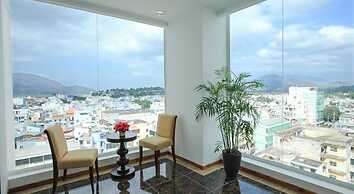 Den Long Do Hotel & Restaurant