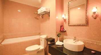 Den Long Do Hotel & Restaurant