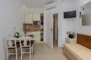 Camelot Royal Beds by Estia