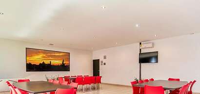 First Inn Hotel & Business