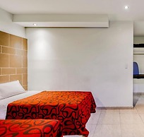 First Inn Hotel & Business