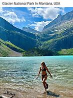 Going-To-The-Sun Inn & Suites