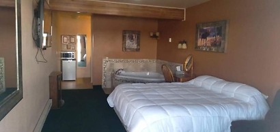 Going-To-The-Sun Inn & Suites