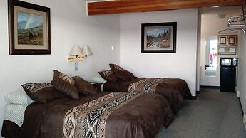 Going-To-The-Sun Inn & Suites