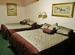 Going-To-The-Sun Inn & Suites