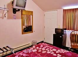 Going-To-The-Sun Inn & Suites