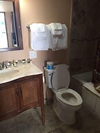 Going-To-The-Sun Inn & Suites