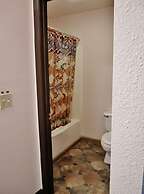 Going-To-The-Sun Inn & Suites