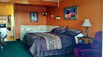 Going-To-The-Sun Inn & Suites