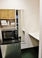 Going-To-The-Sun Inn & Suites