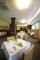 Best Western Premier Garden Hotel Entebbe