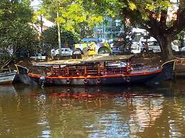 St.Antonys Lodge Ernakulam Market