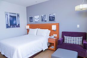 Hampton Inn & Suites by Hilton Paraiso
