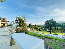 Riverside Hill Resort & Restaurant