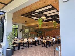 Riverside Hill Resort & Restaurant