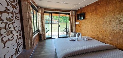 Riverside Hill Resort & Restaurant