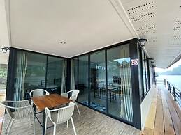 Riverside Hill Resort & Restaurant