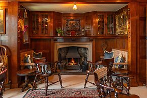 Stone House Hotel