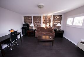 Metropolitan Inn & Suites