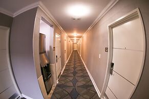 Metropolitan Inn & Suites