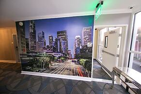 Metropolitan Inn & Suites