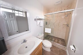 Metropolitan Inn & Suites