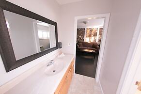 Metropolitan Inn & Suites