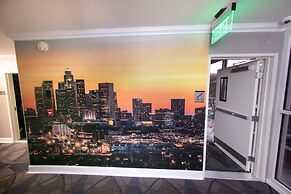 Metropolitan Inn & Suites