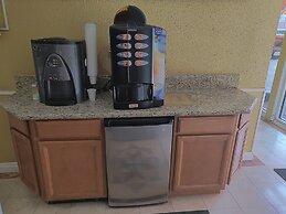 Metropolitan Inn & Suites