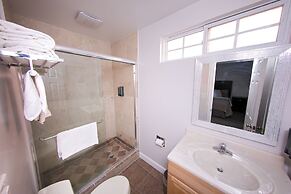 Metropolitan Inn & Suites