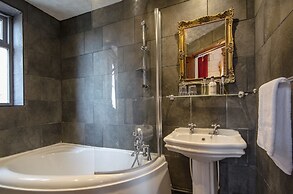 Dukes Folly Hotel