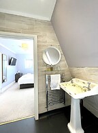 Dukes Folly Hotel