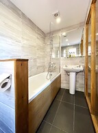 Dukes Folly Hotel