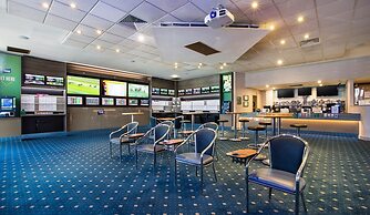 Nightcap at St Albans Hotel