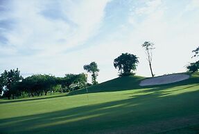 Uniland Golf & Resort
